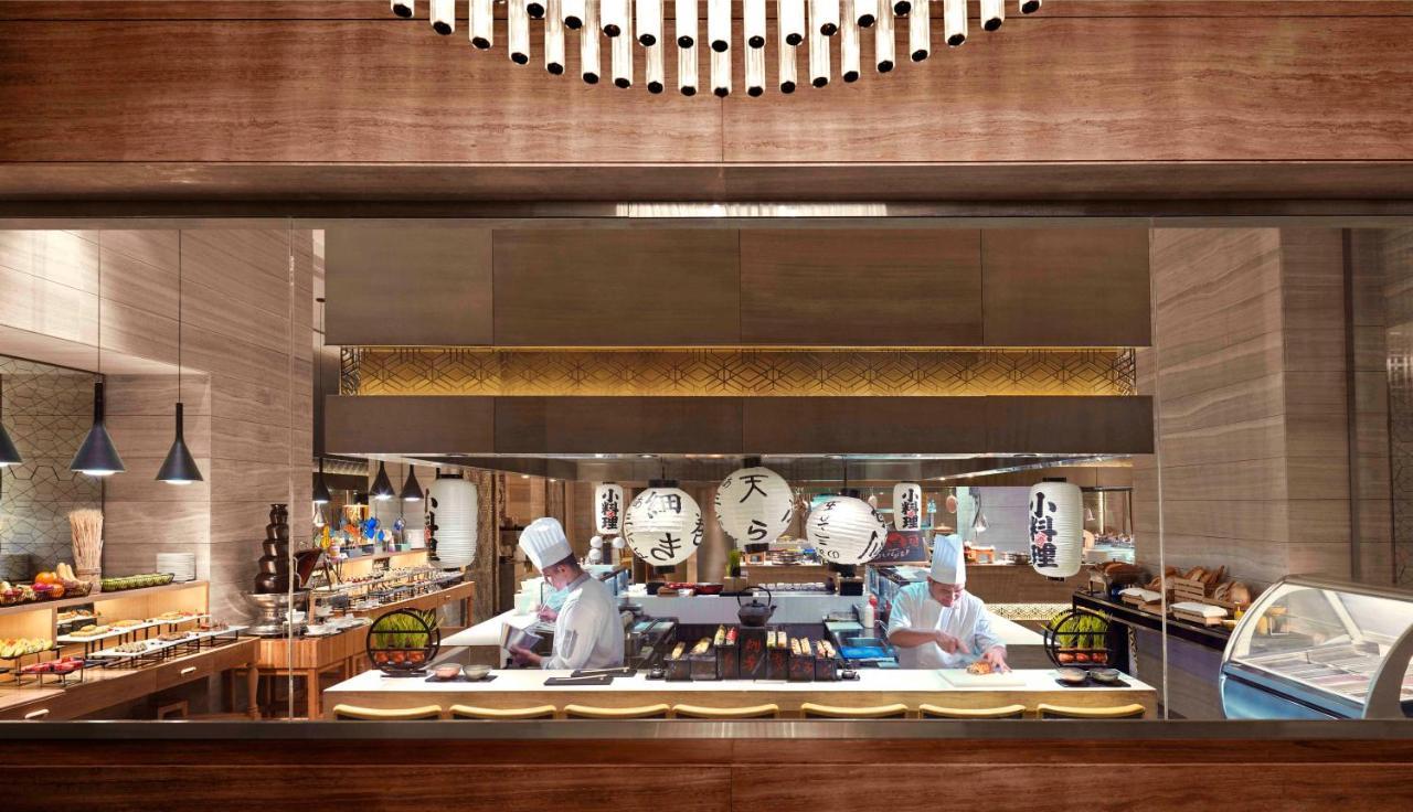 Fairmont Riyad Dış mekan fotoğraf The kitchen at the restaurant