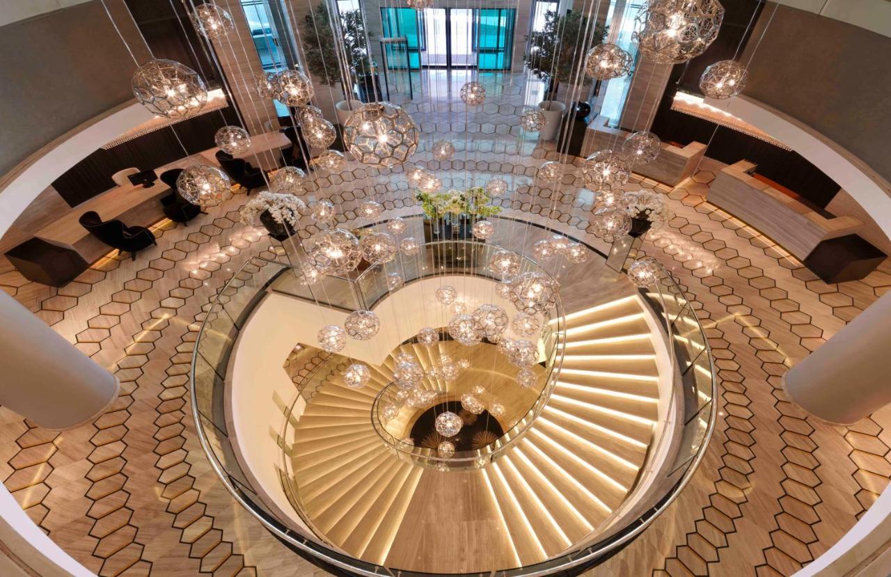 Fairmont Riyad Dış mekan fotoğraf The staircase at the entrance of the hotel