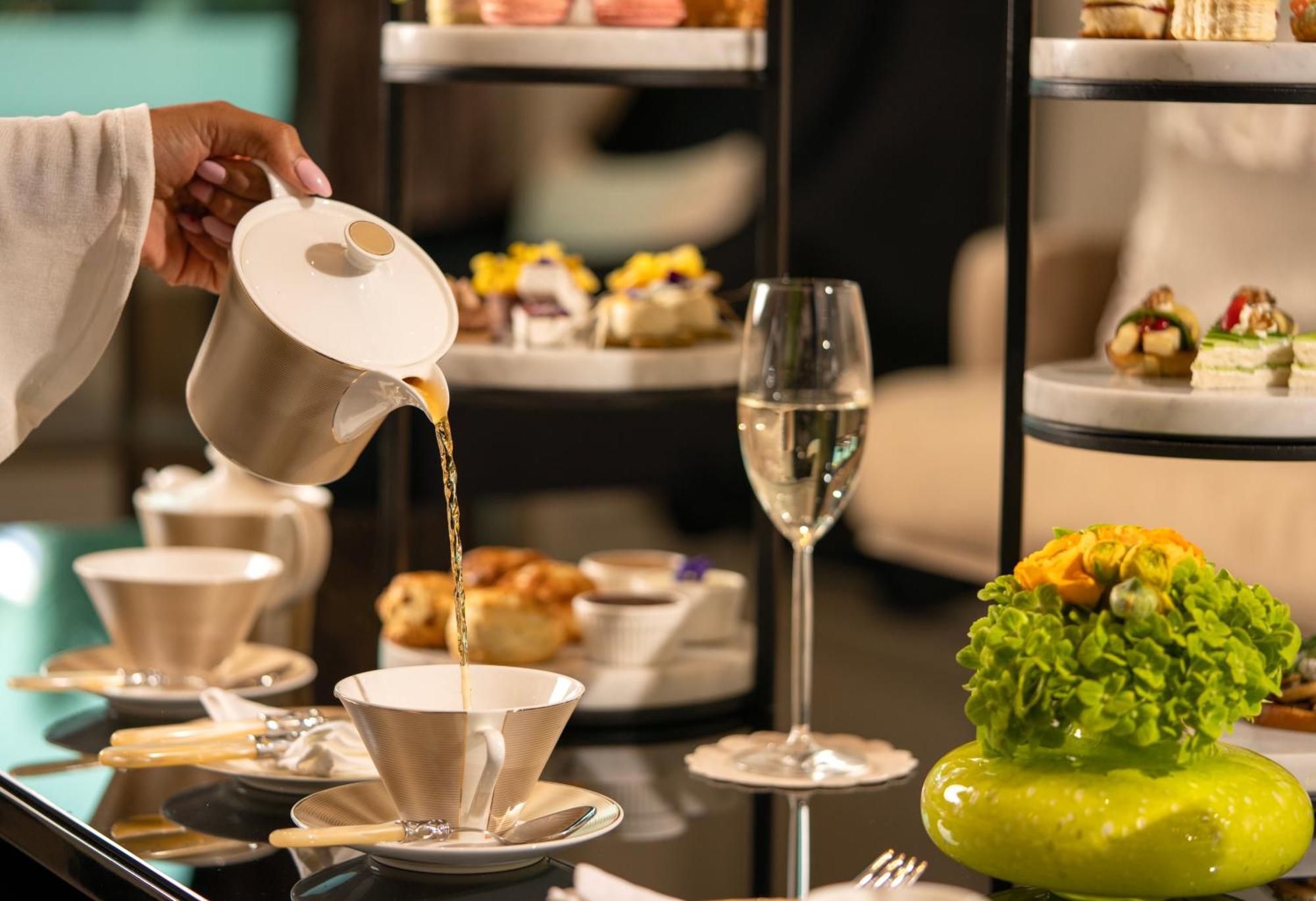 Fairmont Riyad Dış mekan fotoğraf Afternoon tea at the Fairmont, Dubai