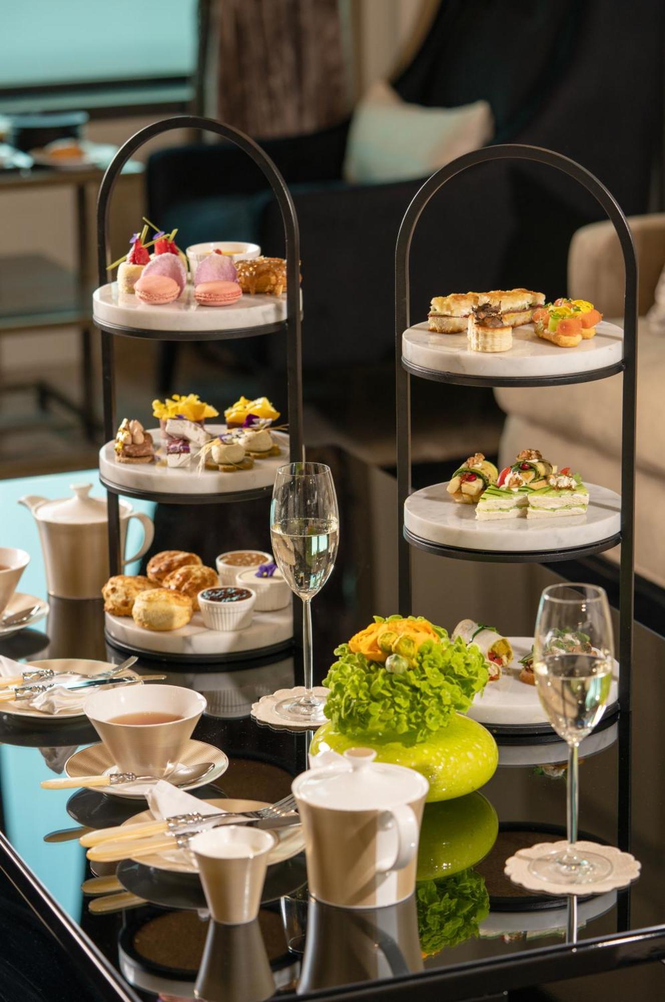 Fairmont Riyad Dış mekan fotoğraf Afternoon tea at the Mandarin Oriental, Munich