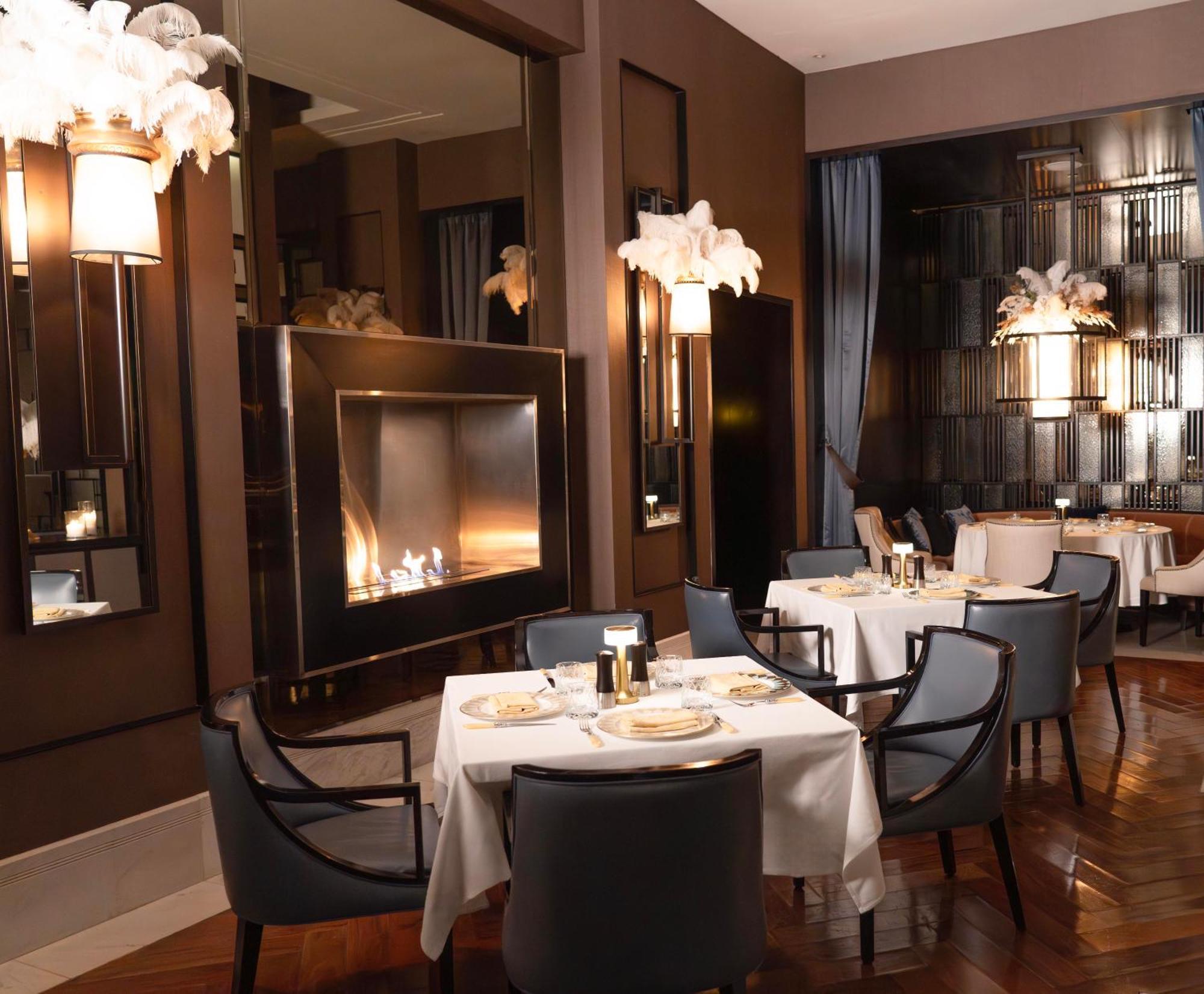 Fairmont Riyad Dış mekan fotoğraf Interior of the restaurant