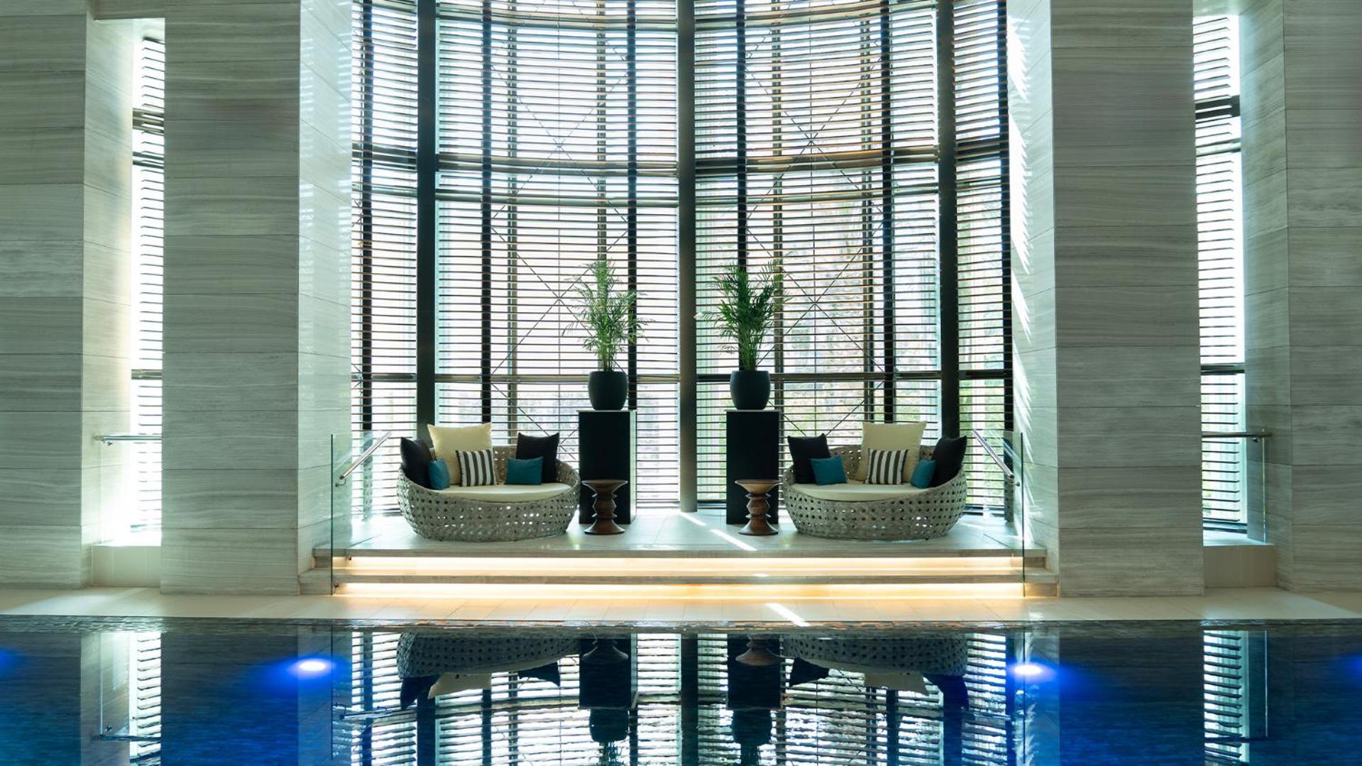 Fairmont Riyad Dış mekan fotoğraf The pool at the hotel